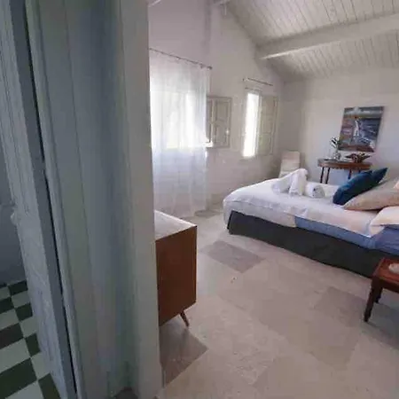 Room In Bungalow - Room With Bathroom En-Suite